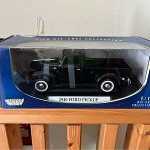 Motormax - Ford Pickup (1940, 1:18) no never out of the box.